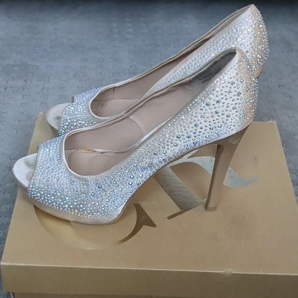 Charlotte Russe Sparkling Heels - Picture 4 of 9